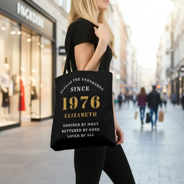 Bolsa Tote 50th Birthday 1976 Black Gold For Her Personalized (Born 1976 birthday tote bag. Background out of focus.)