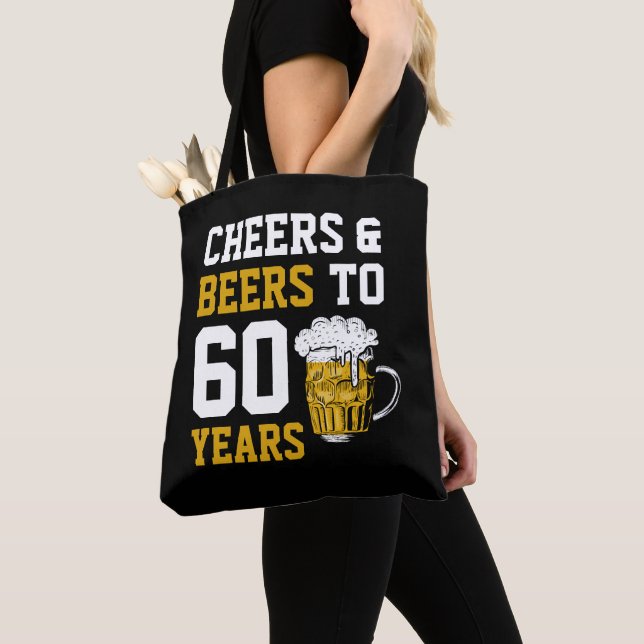 Bolsa Tote 60º Aniversário Cheers & Beers a 60 anos (Close Up)