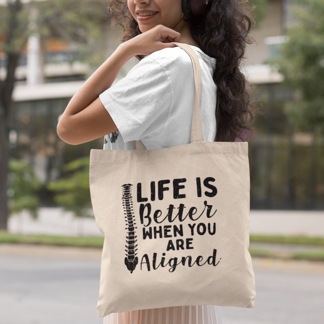 Bolsa Tote A vida do quiroprático é melhor quando o trabalhad (Chiropractic Life is Better Aligned Tote Bag)