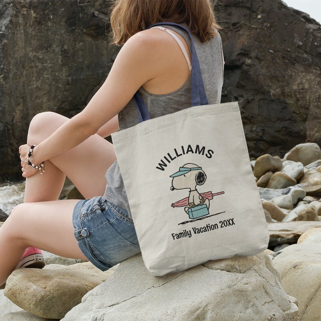 Bolsa Tote Amendoins | Férias Familiares Snoopy Beach Walk (Person carrying tote bag)