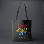 Bolsa Tote Amor Luz Trava Engraçado Chanucá Brilhante em Pret<br><div class="desc">Prática e divertida - a combinação perfeita, esta Luz de Amor trava o Bolsa de Citação Engraçado de Chanukah Negro vai dar um tom festivo de Chanukah onde quer que vá nesta Estação de Férias! Claro que faz amigos e família sorrirem. O ditado colorido e humorístico se destaca no fundo...</div>