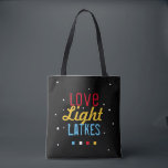 Bolsa Tote Amor Luz Trava Engraçado Chanucá Brilhante em Pret<br><div class="desc">Prática e divertida - a combinação perfeita, esta Luz de Amor trava o Bolsa de Citação Engraçado de Chanukah Negro vai dar um tom festivo de Chanukah onde quer que vá nesta Estação de Férias! Claro que faz amigos e família sorrirem. O ditado colorido e humorístico se destaca no fundo...</div>