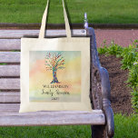 Bolsa Tote Árvore Familiar de Reunião<br><div class="desc">Estes Sacos de Tota da Reunião Familiar são decorados com uma árvore genealógica mosaica nas cores do arco-íris num fundo de aquarela. Personalize-os com o seu nome de família e o ano. Porque nós criamos nosso próprio trabalho de arte você não encontrará essa imagem exata de outros designers. Mosaico original...</div>