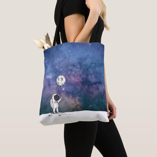 Bolsa Tote Astronauta no espaço com balão da lua cosmos estre (Close Up)