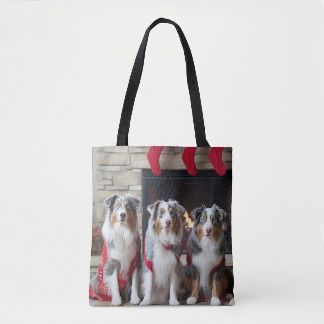 Bolsa Tote Australian Shepherd Perto da Lareira Natal (Frente)