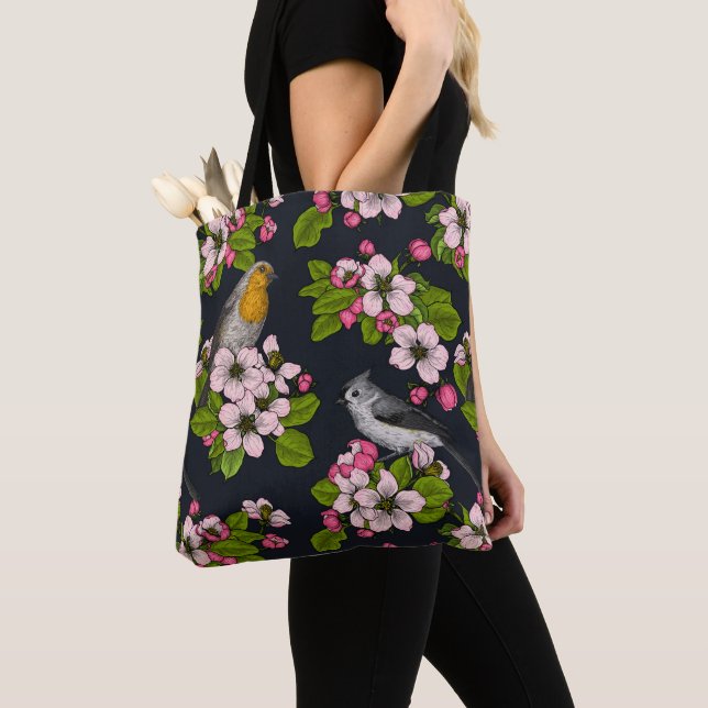 Bolsa Tote Aves e Blossomas em preto (Close Up)