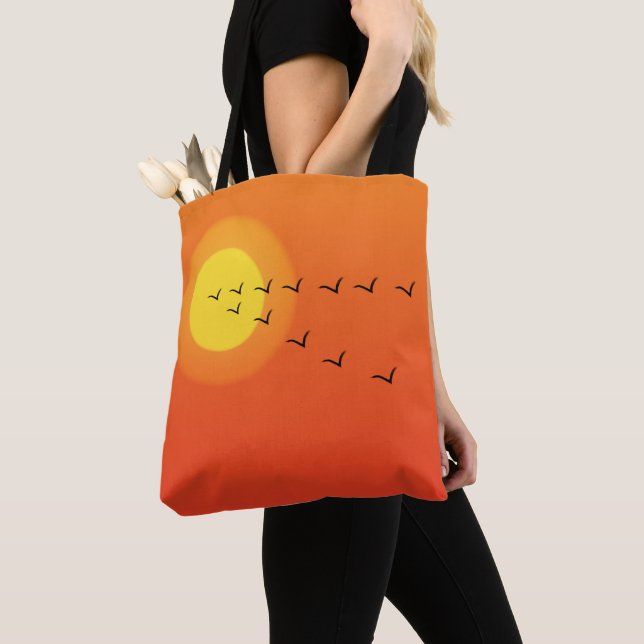Bolsa Tote Aves voando ao sol (Close Up)