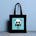 Bolsa Tote Azul de bolha personalizada Panda branca monograma<br><div class="desc">Um urso panda giro sentado no chão sobre um fundo azul de pastilha elástica. Personalize com seu monograma e nome ou exclua texto em caixas de texto sem nome.</div>