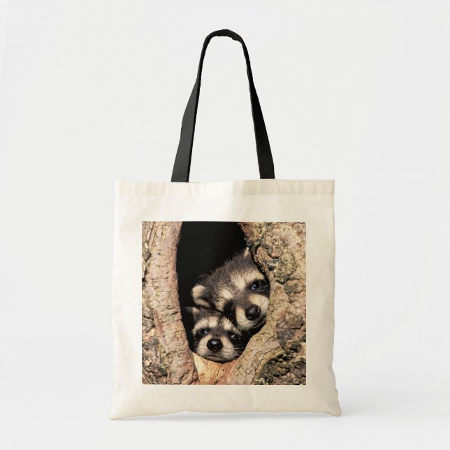 Bolsa Tote Baby Raccoons saindo da árvore (Frente)