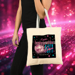 Bolsa Tote Bachelorette Neon Look Disco Retro, 70 anos<br><div class="desc">Faça uma viagem de volta aos anos 70 e festas no lado selvagem com esta bola retrorreflectora de discoteca "Bem-vindo" ao design de "Bachelorette Disco Party" rosa, azul elétrico e incluindo texto rosa e prateado com estrelas de tom rosa, azul e prateado (não folha de alumínio) — tudo sobre fundo...</div>