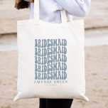 Bolsa Tote Bachelorette Personalizada Dusty Blue Retro Boho<br><div class="desc">Você está procurando o presente perfeito de chá de panela? Não olhe mais do que a nossa mala de bolos personalizados e empoeirados! Este saco é perfeito para as damas de qualquer noiva. Não só é na moda e único, mas também é personalizado com seus detalhes especiais de casamento. Quer...</div>