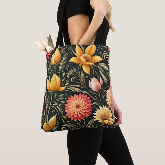 Bolsa Tote Belo Amarelo e Flores Rosa no Sangue (Close Up)