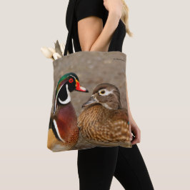 Bolsa Tote Belo Momento Tocante Entre Patos De Madeira