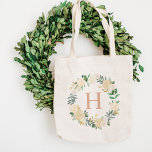 Bolsa Tote Blush Floral Wreath Bridesmaid<br><div class="desc">O design do monograma floral na moda apresenta uma coroa de rosas pintados com aquarelas e flores ranóculas. Personalize com um monograma personalizado inicial em ouro rosa. O esquema de cor suave inclui tons de rosa-pincel, pêssego, cinza, creme, verde e ouro. Faz um presente exclusivo de dama de honra /...</div>