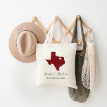 Bolsa Tote Boas-vindas ao Texas Wedding<br><div class="desc">Bem-vindos dos convidados de casamento da cidade com um cheio de lanches e guloseimas personalizadas com o estado onde você vai se casar, com os nomes da noiva e do noivo e a data do casamento. Clique em Personalizar para mover o coração para mostrar qualquer cidade ou local no mapa...</div>