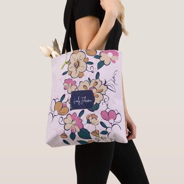 Bolsa Tote Bohemian Meadow Floral Sketch Style (Close Up)
