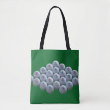 Bolas de Golfe em um Fundo Verde Estão em uma Comp