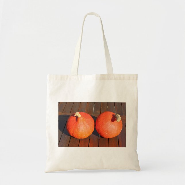 Bolsa Tote Bombas numa mesa de madeira (Frente)