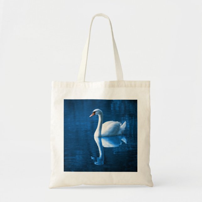 Bolsa Tote Bonito cisne branco flutuando num lago azul (Frente)