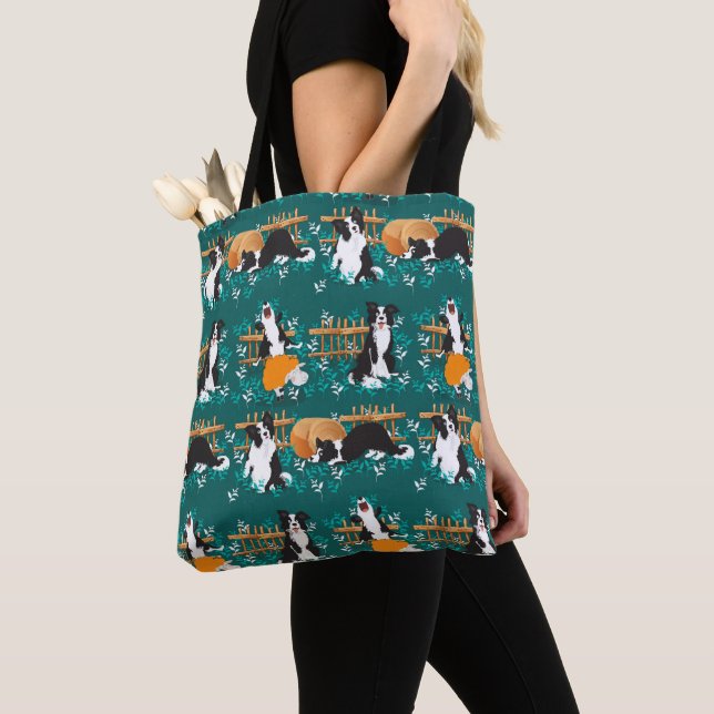 Bolsa Tote Border Collie brincando com ovelha (Close Up)