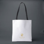 Bolsa Tote Branca Masculina e Dourada Bridesmaid Personalizad<br><div class="desc">Adicione um toque pessoal ao seu casamento com a dama de honra personalizada. Este saco apresenta um monograma branco no elemento círculo dourado com nome e título no estilo de fonte profissional dourada em fundo branco. Também perfeito para madrinha de casamento, florista e muito mais. Nota: Os detalhes da folha...</div>
