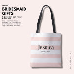 Bolsa Tote Bridesmaid de Strike Rosa Migra Moderna e Minimali<br><div class="desc">Crie sua própria bolsa de tote para suas damas de noiva, madrinha de casamento ou festa noiva. Esta bolsa de tote apresenta um padrão moderno de listras cor-de-rosa-pincel e seu nome e papel em um estilo divertido e retrô. Perfeito para as propostas da madrinha, festa de solteira ou kit de...</div>