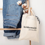 Bolsa Tote Bridesmaid do Chá de panela Moderno Personalizado<br><div class="desc">Confira esses sacos perfeitos para sua festa noiva, festas de solteira convidados, favoritos para festas de aniversário ou convidados de casamento. Um saco de tote personalizado moderno e elegante é chic e sofisticado para complementar seu casamento ou qualquer ocasião especial. Eles podem ser personalizados com seu nome e função no...</div>