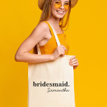 Bolsa Tote Bridesmaid do Chá de panela Moderno Personalizado<br><div class="desc">Confira esses sacos perfeitos para sua festa noiva, festas de solteira convidados, favoritos para festas de aniversário ou convidados de casamento. Um saco de tote personalizado moderno e elegante é chic e sofisticado para complementar seu casamento ou qualquer ocasião especial. Eles podem ser personalizados com seu nome e função no...</div>