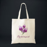 Bolsa Tote Bridesmaid Floral Purple Calla Lily<br><div class="desc">Esta mala de tote de damas de honra apresenta um design de lírio floral de lírio púrpura de cor d'água. Você pode personalizá-lo com um nome. Visite nossa loja ou nossas páginas de coleta para ver mais produtos com esse design que você pode personalizar para suas necessidades.</div>