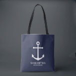 Bolsa Tote Bridesmaid Personalizada com Âncora Azul do Marinh<br><div class="desc">Marinho Náutico Mínimo Moderno - Ancoragem Azul Personalizada Bridesmaid Tote Bag com âncora branca e nome personalizado da dama de honra com título no estilo de letra branco moderno do sans serif em fundo azul marinho. Também perfeito para madrinha de casamento,  florista,  mãe da noiva e muito mais.</div>