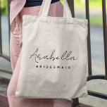 Bolsa Tote Bridesman | Bachelorette de Script Minimalista Mod<br><div class="desc">Este design personalizado da Bridesmaid apresenta uma tipografia de script escrita à mão. Você pode personalizar facilmente o nome e o título ou adicionar sua mensagem personalizada! O perfeito acessório elegante para uma proposta de dama de honra ou de solteira!</div>