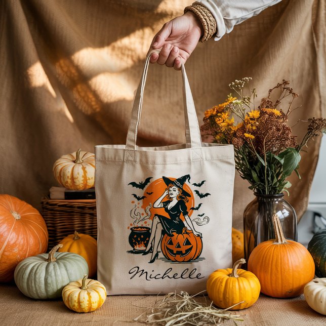 Bolsa Tote Bruxa Vintage Personalizada em Pumpkin Cauldron (Criador carregado)