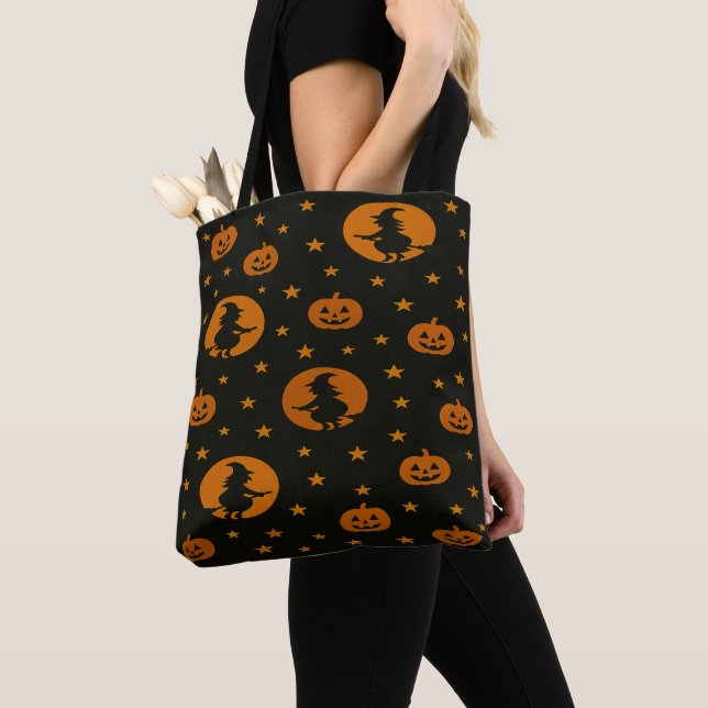 Bolsa Tote Bruxas Voadoras e Abóboras Flutuantes Halloween  (Close Up)