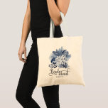 Bolsa Tote Caligrafia de Flores Azuis Dusty Bridesmaid Person<br><div class="desc">Flores Azuis Dusty Caligrafia,  Branca Personalizada.</div>