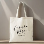 Bolsa Tote Caligrafia moderna Futuro Sra.<br><div class="desc">Saco de tote personalizado para a noiva estar apresentando a design de caligrafia moderna da "futura Sra". Personalizar com nome e data.</div>