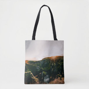 BOLSA TOTE CAMPO VERDE E MONTANHA DURANTE O DIA