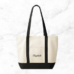 Bolsa Tote Canvas de Nomes Personalizados<br><div class="desc">Carregar seus pertences em estilo com este nome personalizado canvas tote bag. Criado tanto por durabilidade quanto por charme, é espaçoso o suficiente para guardar sua essência diária — seja em direção ao escritório, à academia, ou ao mercado do agricultor. Personalize-o com qualquer nome, monograma ou palavra especial para realmente...</div>