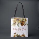 Bolsa Tote Casamento outono da mãe floral moderna da noiva<br><div class="desc">Mãe rústica moderna do saco da tipografia da noiva, com ouro laranja enferrujado no outono e flores de creme de marfim, com folhas e folhagem secas e uma escrita química caprichosa. Personalize-o com o nome da mãe na frente e com os nomes dos casais de casamento e a data no...</div>