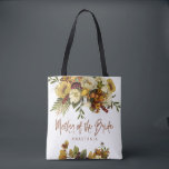 Bolsa Tote Casamento outono da mãe floral moderna da noiva<br><div class="desc">Mãe rústica moderna do saco da tipografia da noiva, com ouro laranja enferrujado no outono e flores de creme de marfim, com folhas e folhagem secas e uma escrita química caprichosa. Personalize-o com o nome da mãe na frente e com os nomes dos casais de casamento e a data no...</div>