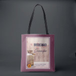 Bolsa Tote Casamento Por País Com Leite Russo De Bridesmaid<br><div class="desc">Mala de tote de damas de honra personalizada com um tema de país rústico. Uma lata velha de leite enferrujante com uma flor de laranja bonito ao lado. Trigo e papoilas vermelhas desbotadas no fundo colocadas sobre um painel de madeira esmaecido. Também personalize com os nomes dos casais e a...</div>