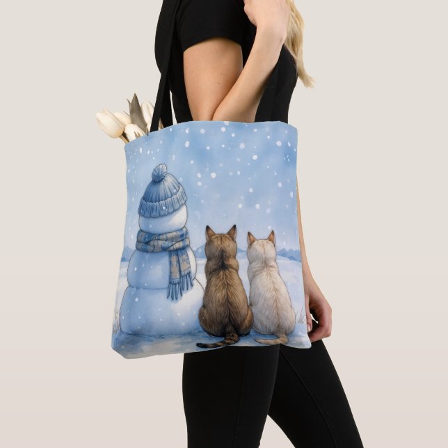 Bolsa Tote Cats Sitting With a Snowman In a Field (Close Up)