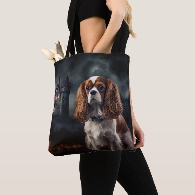 Bolsa Tote Cavalier King Charles Spaniel Halloween Assustador (Close Up)