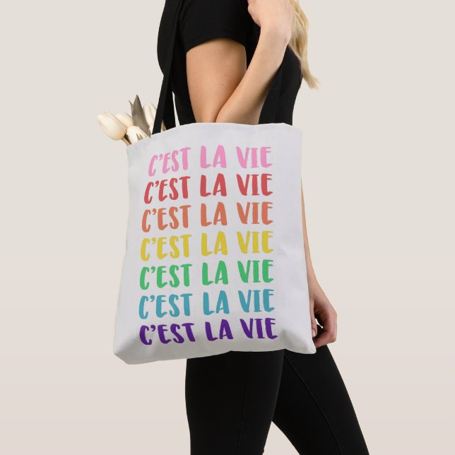 Bolsa Tote C'est La Vie French Saying Rainbow Typography (Close Up)