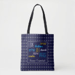 Bolsa Tote CHANUKAH Ama Joy Peace BLUE Hebraico<br><div class="desc">SACO Festivo e colorido com uma estrela de prata de David em um padrão de fundo sutil. AMOR JOY PEACE incluindo traduções hebraicas são codificadas por cor. O texto é personalizável para o caso de você desejar alterar qualquer coisa. FELIZ CHANUKAH também é personalizável. Parte da coleção HANUKKAH</div>