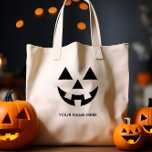 BOLSA TOTE CHEAP JACK O LANTERN PUMPKIN FACE NOME PERSONALIZA<br><div class="desc">Comemore o Halloween em estilo com nossa exclusiva bolsa de rosto de abóbora, um acessório versátil que pode ser personalizado para corresponder ao seu estilo exclusivo. Adicione SEU NOME OU UMA MENSAGEM PERSONALIZADA para torná-lo verdadeiramente seu. Esta mala apresenta um design de abóbora balbucioso que combina perfeitamente os aspectos assustadores...</div>