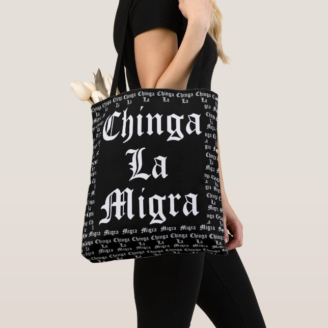 Bolsa Tote Chinga LA Migra (Close Up)