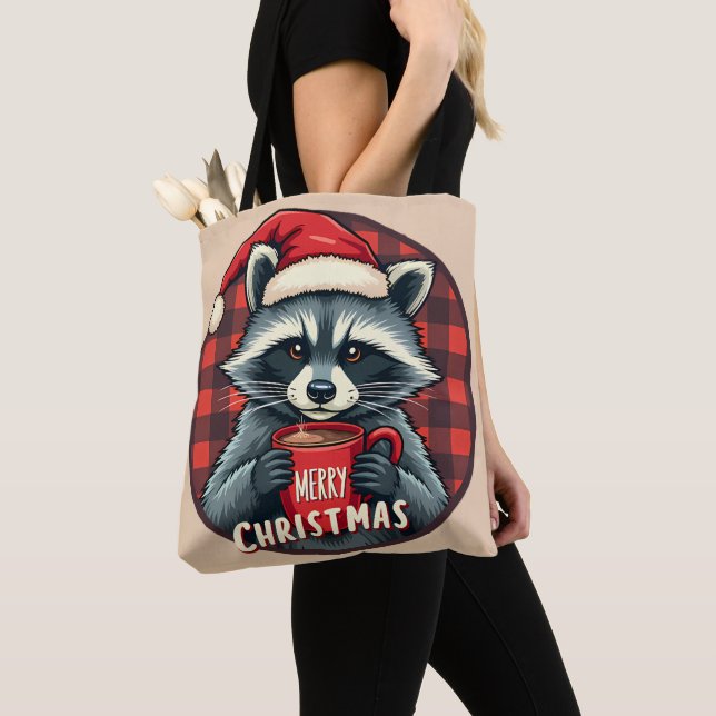 Bolsa Tote Christmas Raccoon Cocoa Cheer (Close Up)