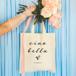 Bolsa Tote Ciao Bella | Script Moderno Italiano com Coração<br><div class="desc">Olá,  linda! Esta bolsa de tote em língua italiana adicionará estilo de chic à sua roupa. A tipografia moderna,  elegante,  da escrita negra aparece com um coração desenhado à mão,  para um bolsa que será perfeitamente compreendido na Itália ou em qualquer lugar que os seus viagens vos levem!</div>