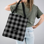 Bolsa Tote Cinza Buffalo Xadrez Patterno Monograma Bridesmaid<br><div class="desc">Esta bolsa de tote de xadrez de búfalo monograma de damas de noiva é o presente perfeito para ela. A design apresenta uma cinza clássica e um padrão de xadrez de búfalo preto. Personalize a bolsa com seu primeiro ou sobrenome.</div>