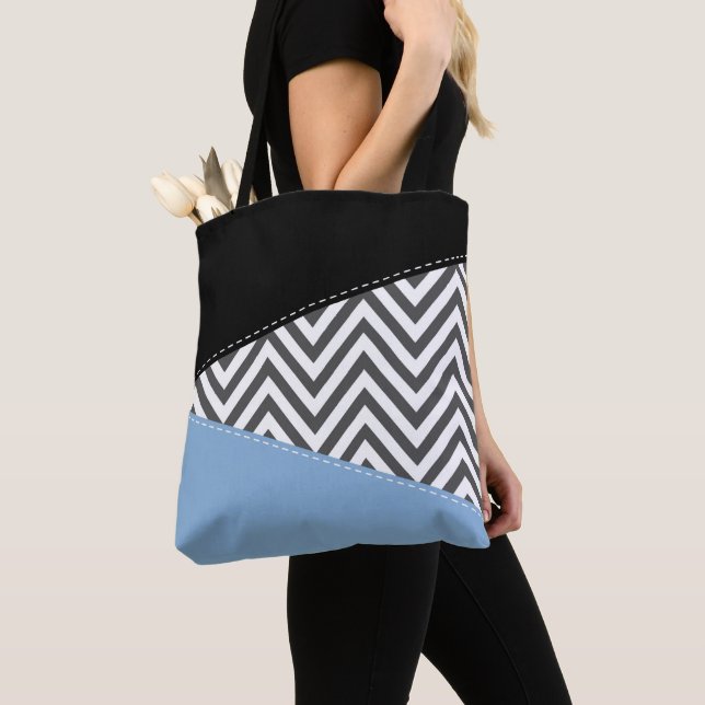 Bolsa Tote Cinza Zigzag, Cinza Chevron, Zigzag Patterno, Azul (Close Up)